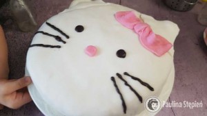 hello-kitty-cake-diy2-768x432